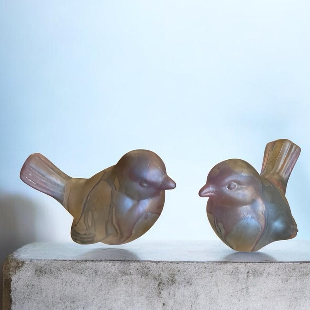 2 Vintage Fenton Nouveau Art Glass
Figurine Bird Hand Painted Rueven Glass Swirl